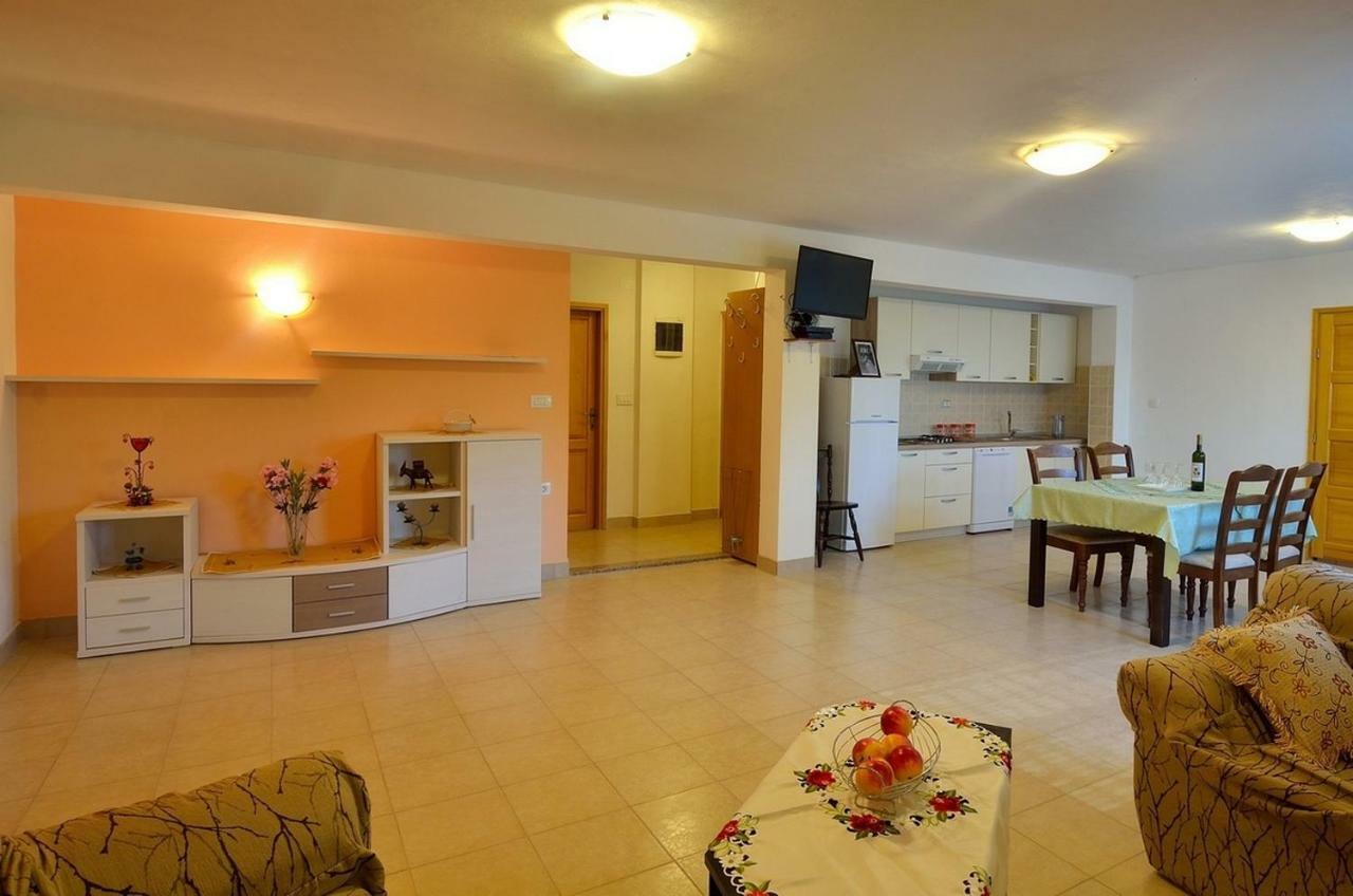 Apartment Nada With Private Pool Buzet Buitenkant foto